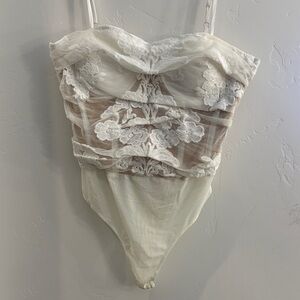 Elegant Lace Bodysuit in Cream